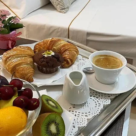 Hotel Xenia 3*